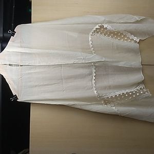 75 x 25 inches Cream & Lace By Love of Fashion 65% Polyester 35% Viscose